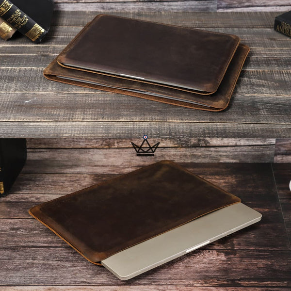 Étui en Cuir pour Ordinateur Portable personnalisable - Voyageur OS -  - housse PC personnalisable - Cadeau, Noël, Anniversaire, Original - Atelier Atypique