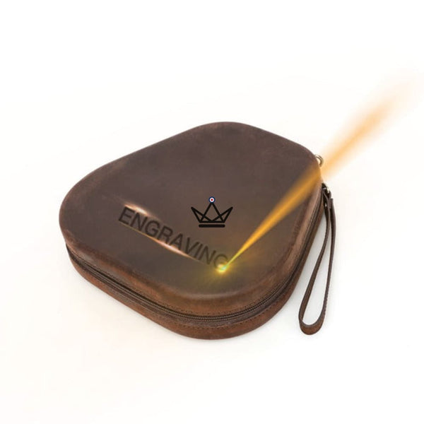 Etui de protection en cuir Apple Airpods Max - LeatherPods Max (personnalisable) - - Etui airpods max personnalisable - Cadeau, Noël, Anniversaire, Original - Atelier Atypique