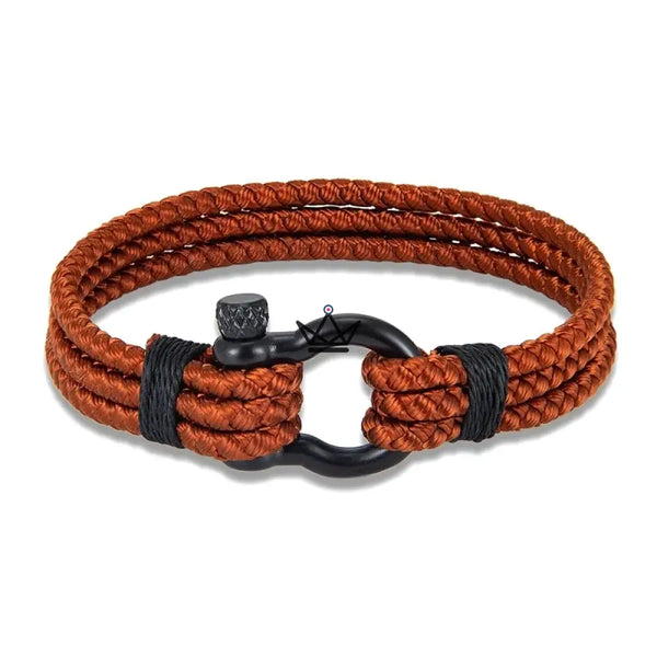 Geflochtenes Kordelarmband mit schwarzem Segelschäkel aus Edelstahl — BOSCO, Braun / S
