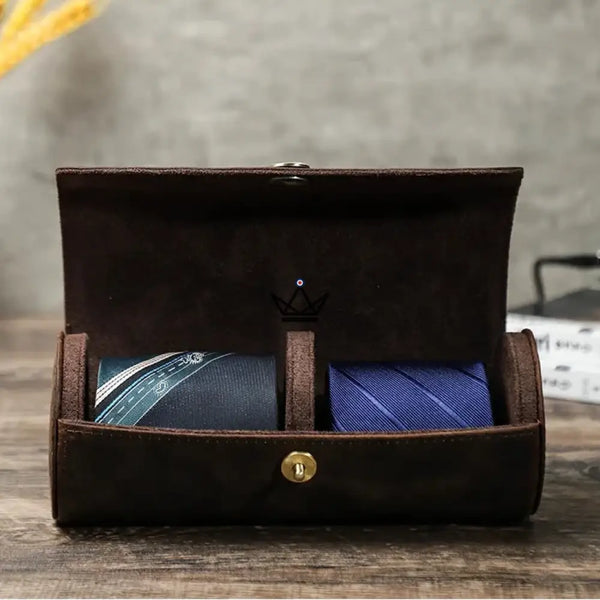 Personalisierbares Krawattenetui aus Leder, für 1 oder 2 Krawatten — ASCOT Traveller – 2/15