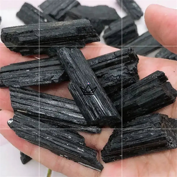 Rohe Mineralien zum Sammeln, Natursteine einzeln oder im Beutel — LITHOS, Schwarzer Turmalin / 1 Stück
