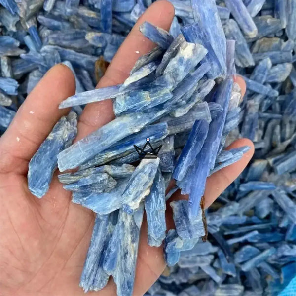 Rohe Mineralien zum Sammeln, Natursteine einzeln oder im Beutel — LITHOS, Blauer Kyanit / 1 Stück