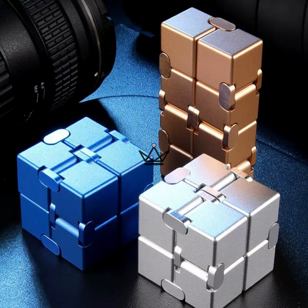 Anti-Stress-Metall-Infinity-Cube für den Schreibtisch - SPIRA